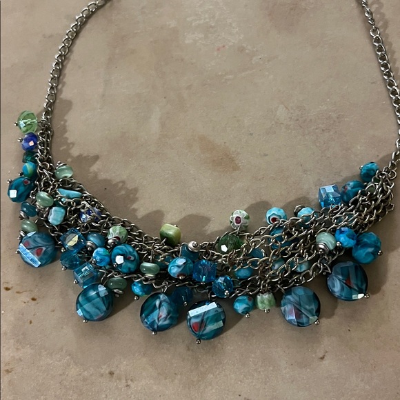 Elegant vintage Blue and Green Beaded Necklace - Picture 2 of 5